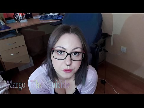 ❤️ Nwatakịrị nwanyị sexy nwere ugegbe na-eme Dildo nke ukwuu na igwefoto Anal porn